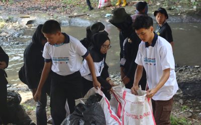 AVOID EATING PLASTICS THIS EARTH DAY