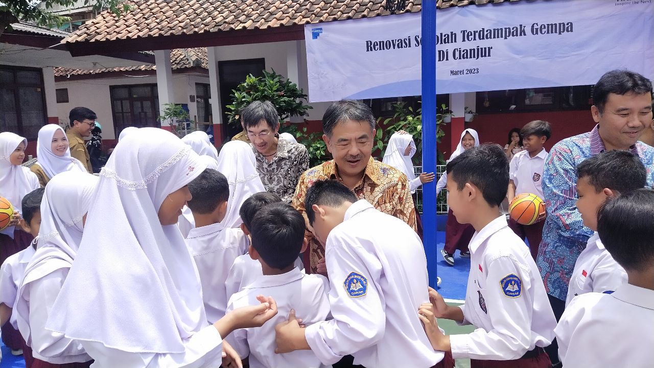 HELPING THE RECOVERY PROCESS, HITACHI GROUP RENOVATES SCHOOLS AFFECTED IN THE CIANJUR EARTHQUAKE HELPING THE RECOVERY PROCESS, HITACHI GROUP RENOVATES SCHOOLS AFFECTED IN THE CIANJUR EARTHQUAKE