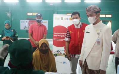 WALIKOTA SURAKARTA HADIRI PROGRAM VAKSIN GRATIS MOBILE CLINIC INDOSAT OOREDOO