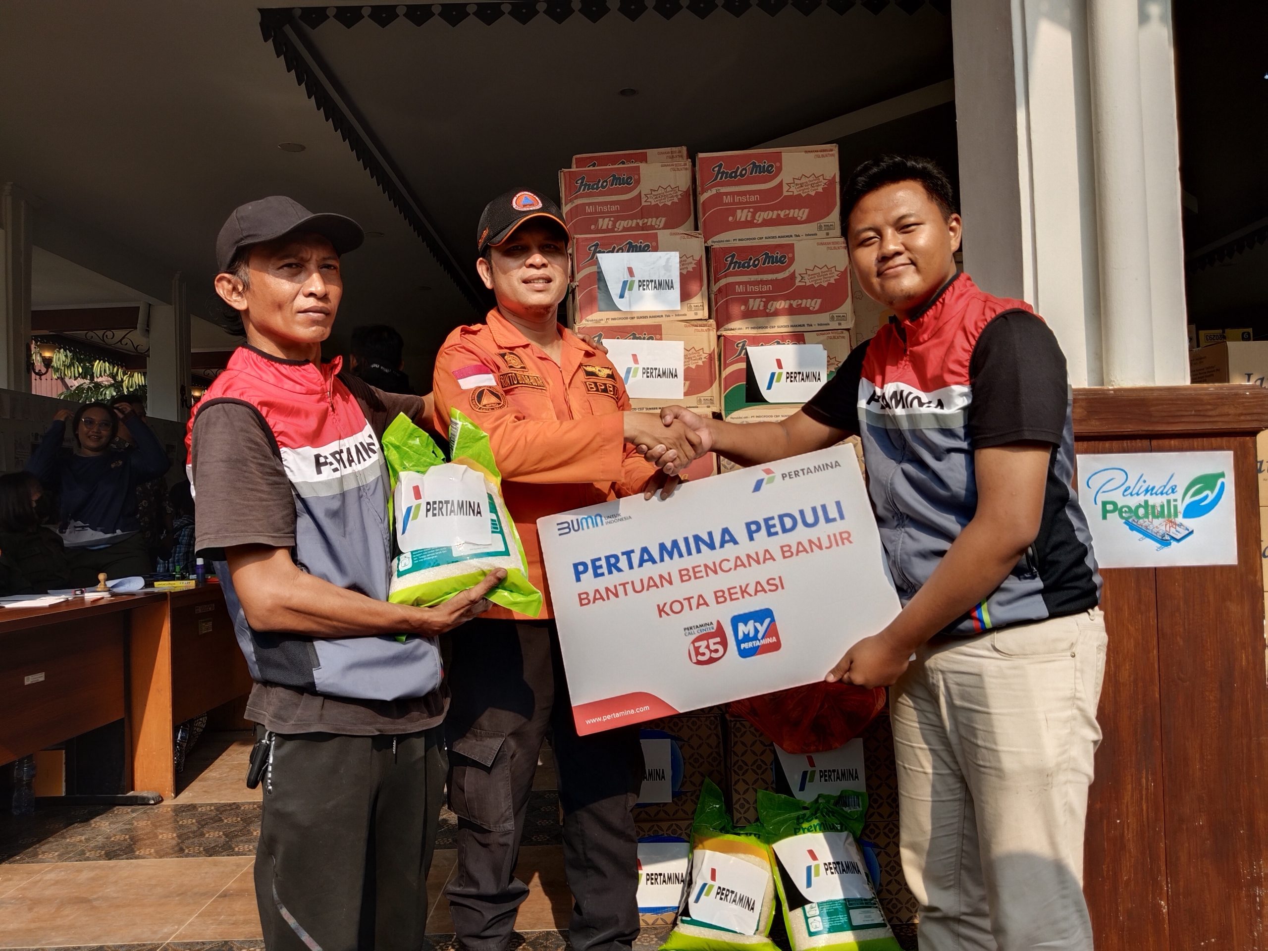 Kolaborasi PT Pertamina Drilling Services Indonesia dan Filantra dalam Penanganan Bantuan Banjir di Bekasi