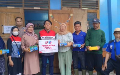 PERTAMINA PEDULI SALURKAN BANTUAN UNTUK BENCANA ANGIN PUTING BELIUNG di KABUPATEN SUMEDANG