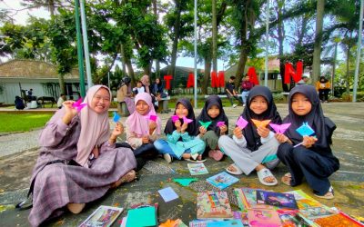 PLN UID JABAR BANGKITKAN MINAT BACA DAN LITERASI MELALUI PELATIHAN MENDONGENG DI RUMAH BACA CERDAS CERIA