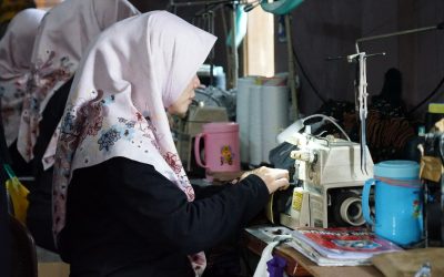 Bantu UMKM Tumbuh, PLN UIT JBB Serahkan Bantuan TJSL di Kelurahan Sindangsari