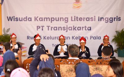 KOMITMEN TINGKATKAN DAYA SAING ANAK BANGSA, PT TRANSJAKARTA GELAR WISUDA KAMPUNG LITERASI INGGRIS