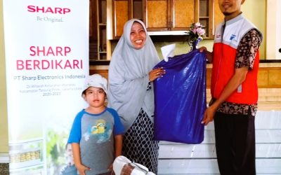 SHARP BERDIKARI GIVES HELP TENT BUSINESS SUPPORTS INDONESIAN MSMEs