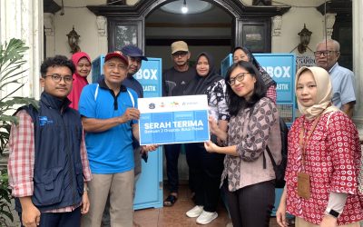 Bantuan Drop Box Botol Plastik di RW 07 Johar Baru