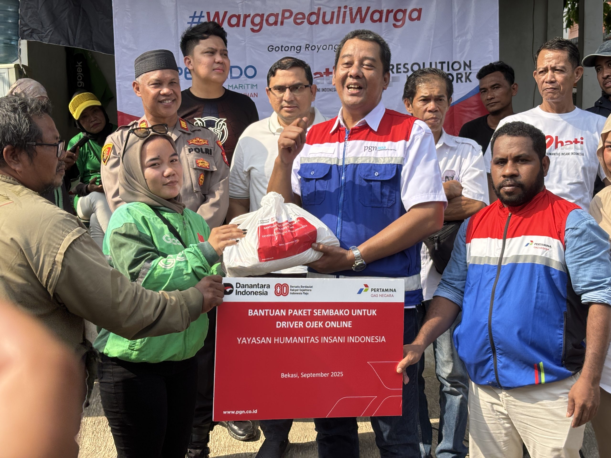 Distribution of Basic Food Packages for Online Motorcycle Drivers in Bekasi