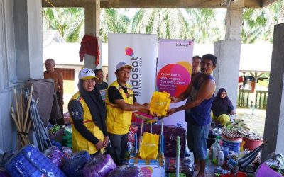 Synergy of Indosat Ooredoo Hutchison and Filantra in Flood and Landslide Relief Distribution in Langkat Regency