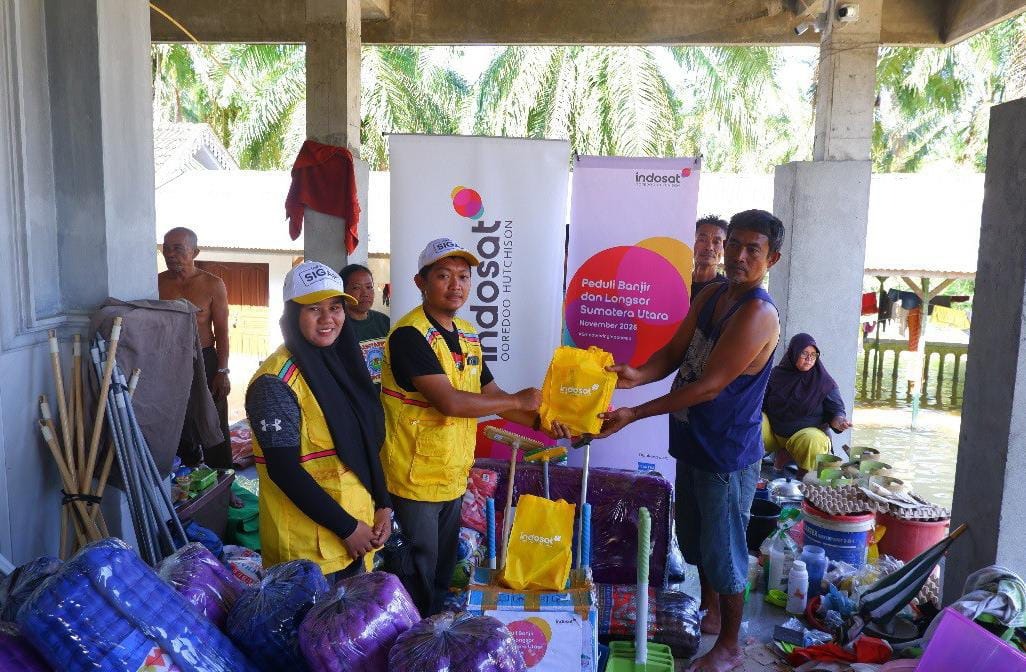 Synergy of Indosat Ooredoo Hutchison and Filantra in Flood and Landslide Relief Distribution in Langkat Regency Synergy of Indosat Ooredoo Hutchison and Filantra in Flood and Landslide Relief Distribution in Langkat Regency