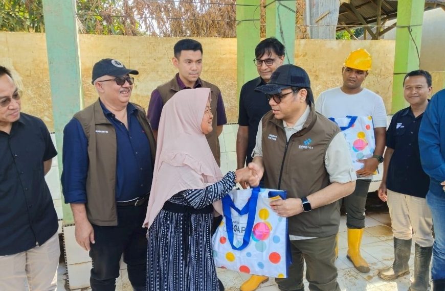 Maintaining Access to Food and Clean Water for Sumatra Flood Survivors Through Filantra and Indosat Ooredoo Hutchison Collaboration in Emergency Response
