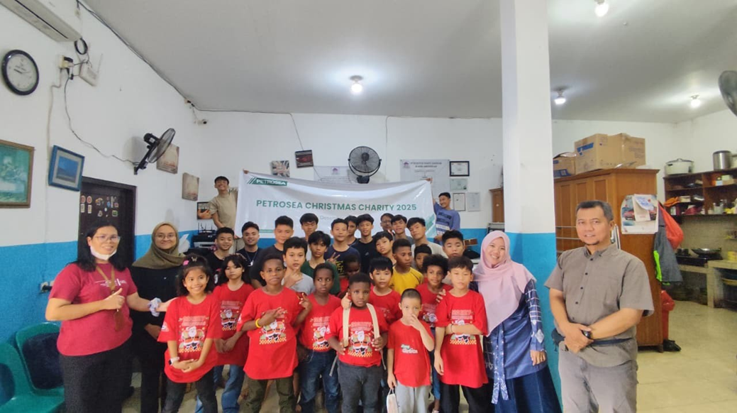 Nurturing Hope During Christmas Through the Social Commitment of PT Petrosea Tbk in Collaboration with Filantra