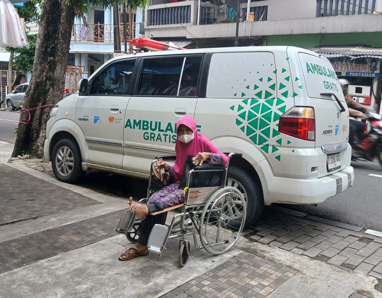 Adira Finance Syariah and Filantra Open Access to More Inclusive Medical Transportation in Jabodetabek